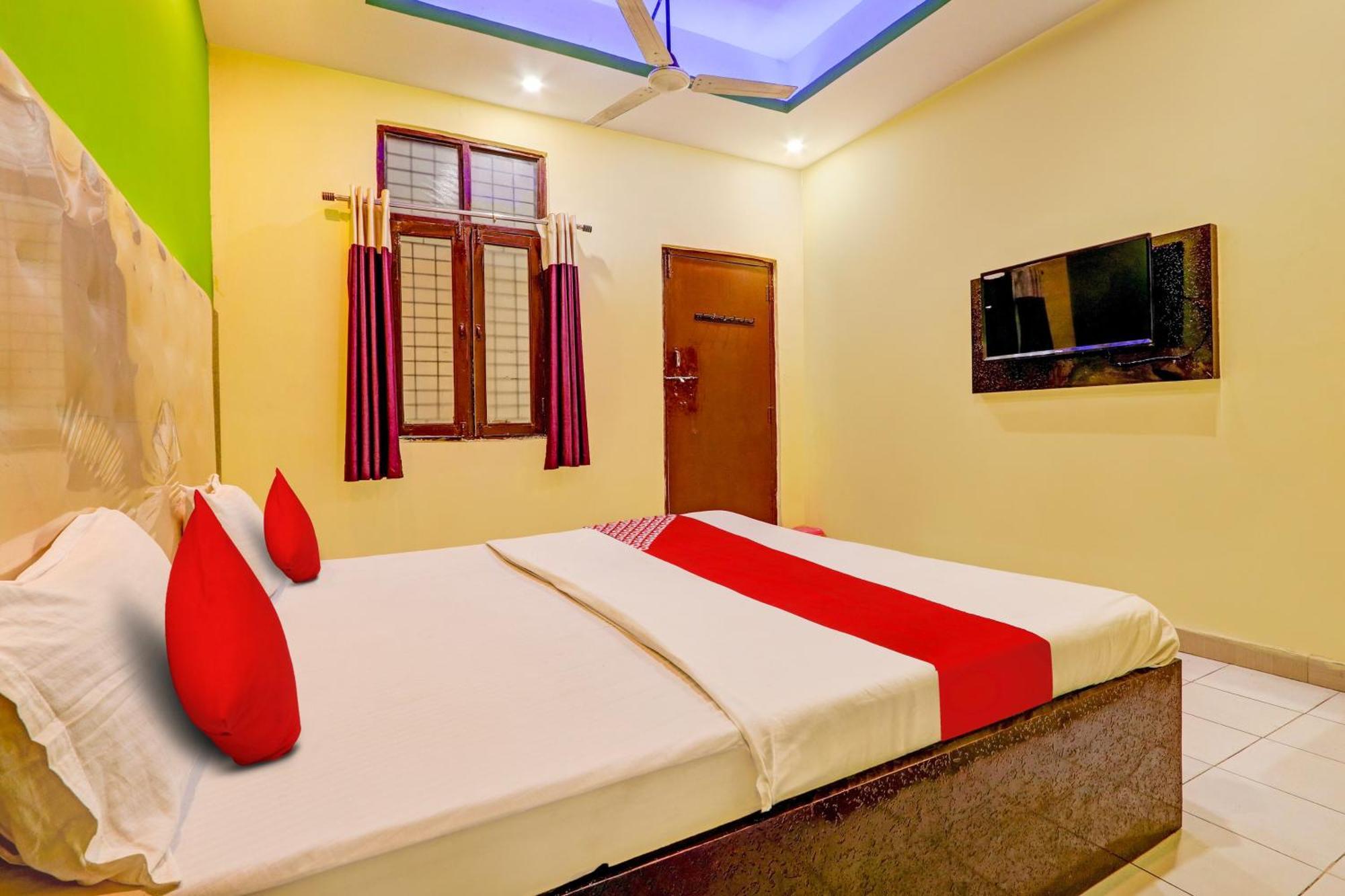 Oyo Flagship Hotel Samruddhi Lodge Nirmal  Exterior photo
